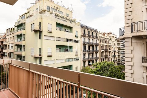 4 bedrooms apartment for sale in Barcelona, Catalonia, Spain № 8738 - photo 4