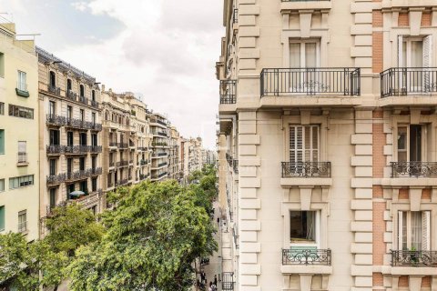 4 bedrooms apartment for sale in Barcelona, Catalonia, Spain № 8738 - photo 3