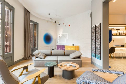 3 bedrooms apartment for sale in Barcelona, Catalonia, Spain № 8739