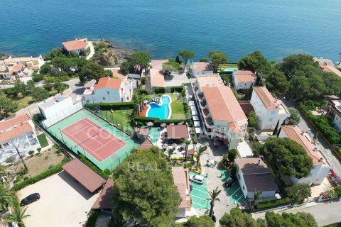 2208 sq.m. hotel for sale in Llanca, Girona, Catalonia, Spain № 5655