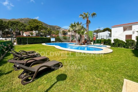 2208 sq.m. hotel for sale in Llanca, Girona, Catalonia, Spain № 5655 - photo 3