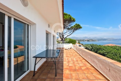 2208 sq.m. hotel for sale in Llanca, Girona, Catalonia, Spain № 5655 - photo 16