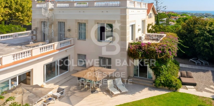 7 chambres villa à vendre à El Masnou, Barcelona, Catalonia, Spain № 7713