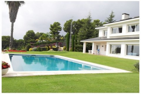 6 bedrooms villa for sale in Sant Andreu de Llavaneres, Barcelona, Catalonia, Spain № 934 - photo 4
