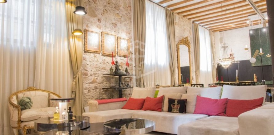3 bedrooms apartment for sale in Barcelona, Catalonia, Spain № 937