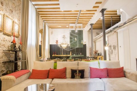 3 bedrooms apartment for sale in Barcelona, Catalonia, Spain № 937 - photo 2