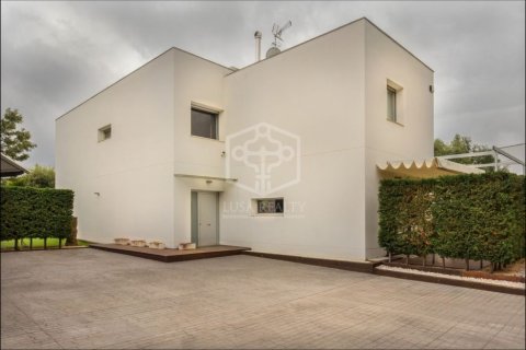 4 bedrooms villa for sale in Sant Andreu de Llavaneres, Barcelona, Catalonia, Spain № 940