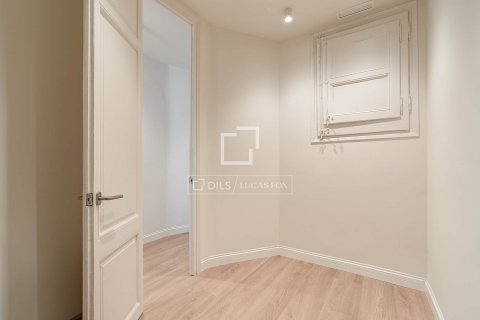 Купить квартиру в Барселона, Испания с 3 спальни, 135м², № 8888 - фото 10