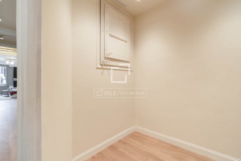 Купить квартиру в Барселона, Испания с 3 спальни, 135м², № 8888 - фото 4