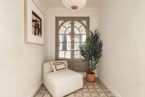 Купить квартиру в Барселона, Испания с 3 спальни, 135м², № 8888 - фото 16