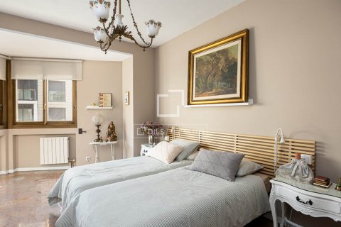 Apartamento de 5 dormitorios en venta en Barcelona, Cataluña, Spain № 8889 - foto 15
