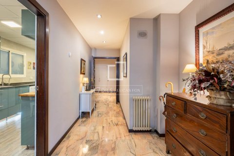 Apartamento de 5 dormitorios en venta en Barcelona, Cataluña, Spain № 8889 - foto 28