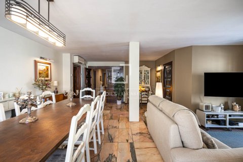 Apartamento de 5 dormitorios en venta en Barcelona, Cataluña, Spain № 8889 - foto 2