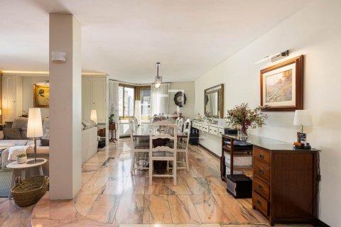 Apartamento de 5 dormitorios en venta en Barcelona, Cataluña, Spain № 8889 - foto 6