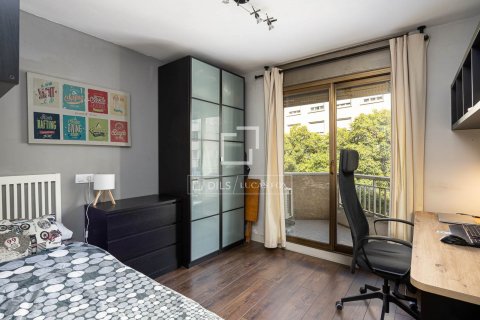 Apartamento de 5 dormitorios en venta en Barcelona, Cataluña, Spain № 8889 - foto 21