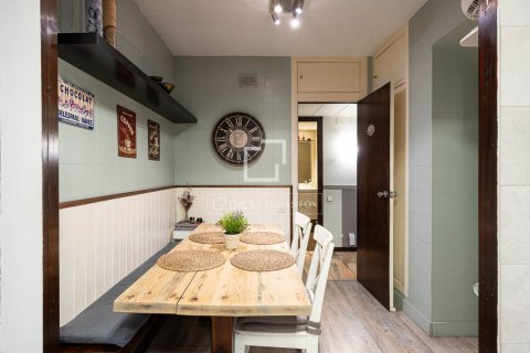 Apartamento de 5 dormitorios en venta en Barcelona, Cataluña, Spain № 8889 - foto 8
