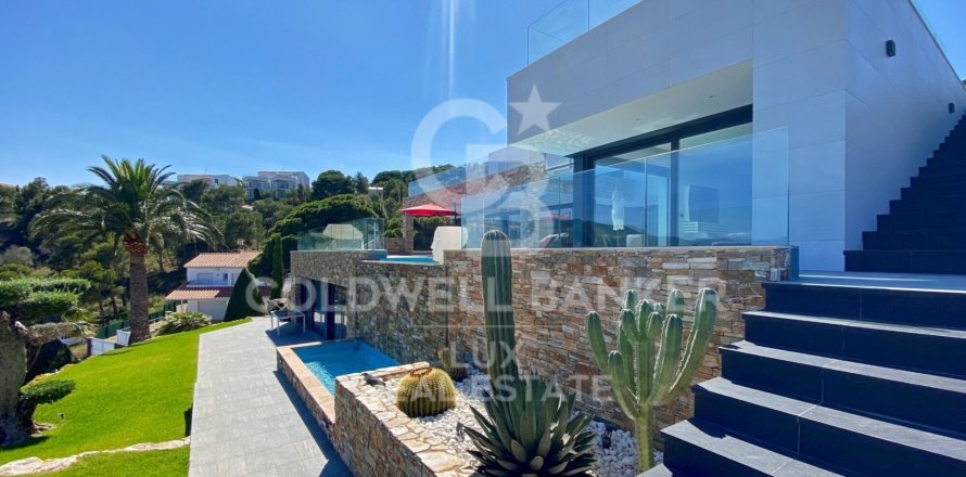 4 bedrooms villa for sale in Llanca, Girona, Catalonia, Spain № 5879