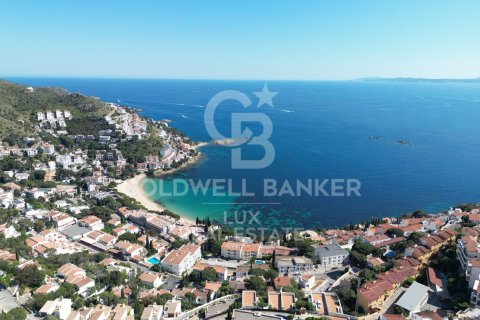 Villa de 4 dormitorios en venta en Roses, Gerona, Cataluña, Spain № 5877 - foto 13
