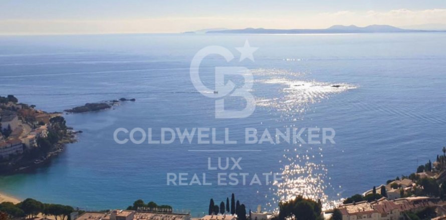 Villa de 4 dormitorios en venta en Roses, Gerona, Cataluña, Spain № 5877