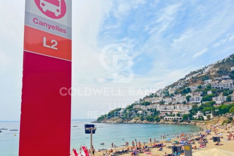Villa de 4 dormitorios en venta en Roses, Gerona, Cataluña, Spain № 5877 - foto 2