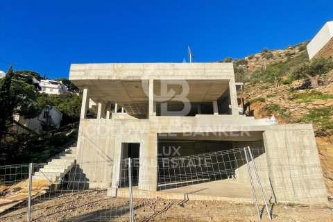 Villa de 4 dormitorios en venta en Roses, Gerona, Cataluña, Spain № 5877 - foto 10