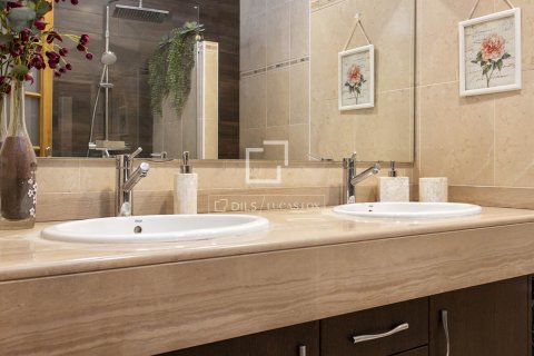 Купить квартиру в Барселона, Испания с 3 спальни, 137м², № 8696 - фото 7