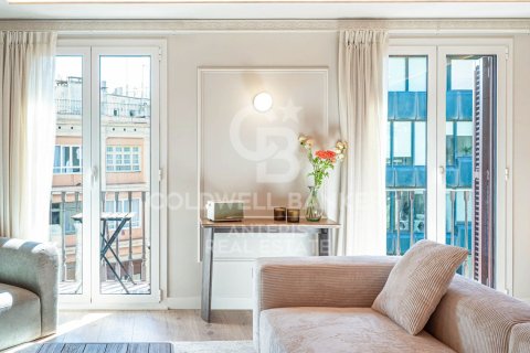 Apartamento de 3 dormitorios en venta en Barcelona, Cataluña, Spain № 7726 - foto 29