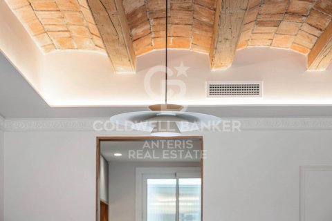 Apartamento de 3 dormitorios en venta en Barcelona, Cataluña, Spain № 7726 - foto 22