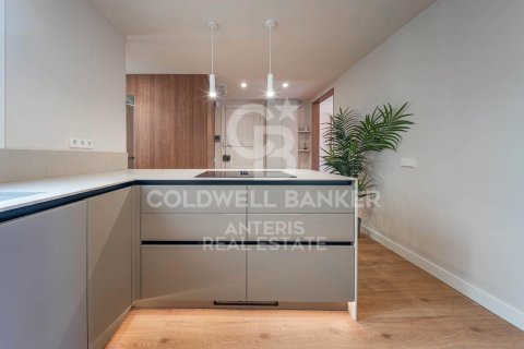 Apartamento de 3 dormitorios en venta en Barcelona, Cataluña, Spain № 7726 - foto 12
