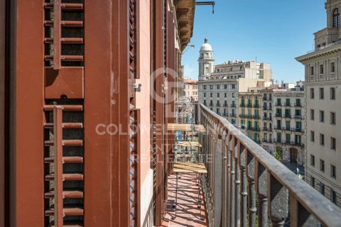 Apartamento de 3 dormitorios en venta en Barcelona, Cataluña, Spain № 7726 - foto 19