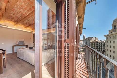 Apartamento de 3 dormitorios en venta en Barcelona, Cataluña, Spain № 7726 - foto 18