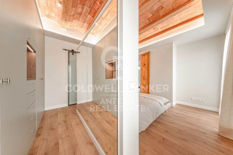 Apartamento de 3 dormitorios en venta en Barcelona, Cataluña, Spain № 7726 - foto 2