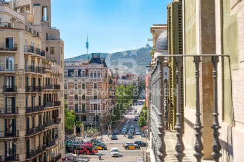 Apartamento de 3 dormitorios en venta en Barcelona, Cataluña, Spain № 7726 - foto 17