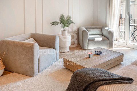 Apartamento de 3 dormitorios en venta en Barcelona, Cataluña, Spain № 7726 - foto 16