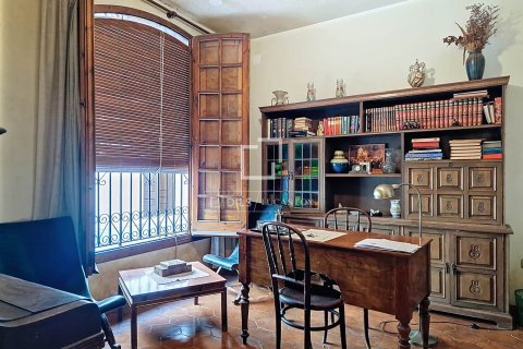 8 chambres villa à vendre à Vilanova i la Geltru, Barcelona, Catalonia, Spain № 3888 - photo 3