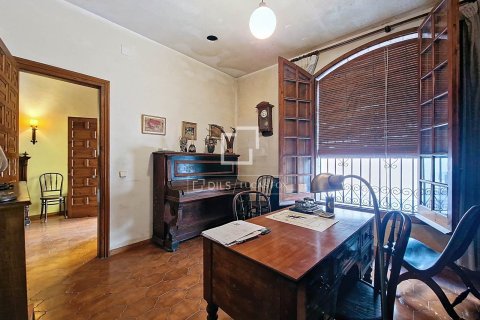 8 chambres villa à vendre à Vilanova i la Geltru, Barcelona, Catalonia, Spain № 3888 - photo 7