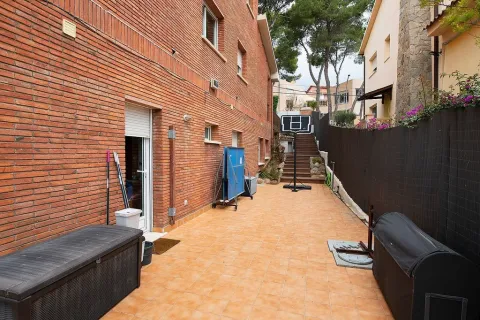 6 bedrooms house for sale in Castelldefels, Barcelona, Catalonia, Spain № 1400 - photo 9