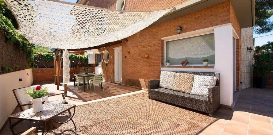 4 bedrooms townhouse for sale in Castelldefels, Barcelona, Catalonia, Spain № 1402