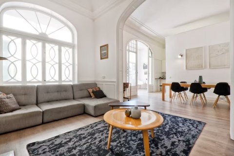 4 bedrooms apartment for sale in Barcelona, Catalonia, Spain № 1628 - photo 2