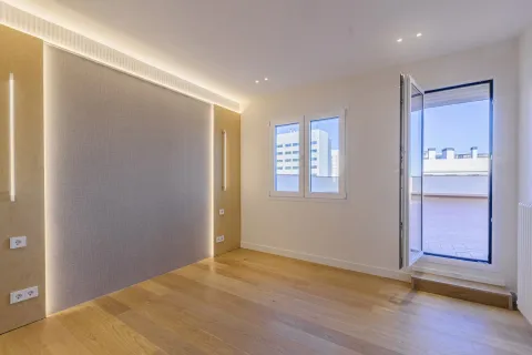 Купить квартиру в Барселона, Испания с 5 комнат, № 1630 - фото 4