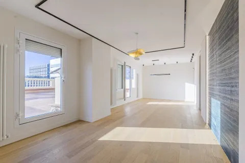 Купить квартиру в Барселона, Испания с 5 комнат, № 1630 - фото 3