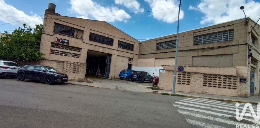 642 m² commercial property à vendre à Ripollet, Barcelona, Catalonia, Spain № 4667