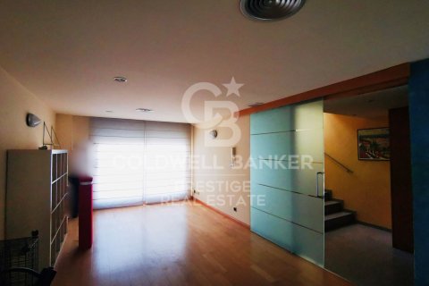 564 m² commercial property à vendre à Barcelona, Catalonia, Spain № 5533 - photo 4