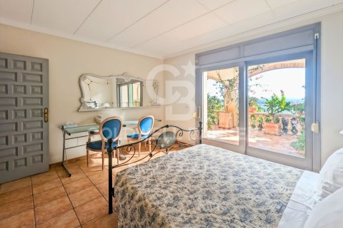 Купить виллу в Пау, Испания с 8 спален, 408м², № 5532 - фото 10
