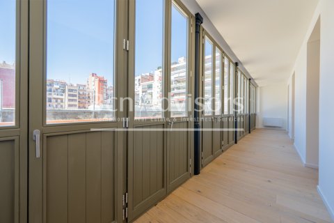 Apartamento de 2 dormitorios en venta en Barcelona, Cataluña, Spain № 2878 - foto 20