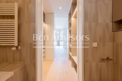 Apartamento de 2 dormitorios en venta en Barcelona, Cataluña, Spain № 2878 - foto 26