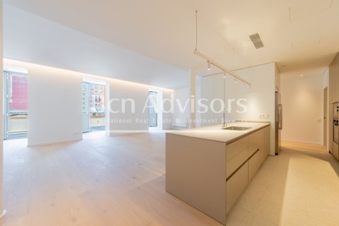 Apartamento de 2 dormitorios en venta en Barcelona, Cataluña, Spain № 2878 - foto 2