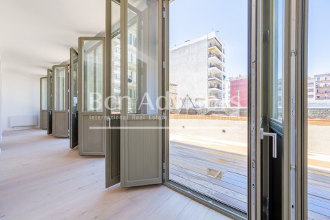 Apartamento de 2 dormitorios en venta en Barcelona, Cataluña, Spain № 2878 - foto 3