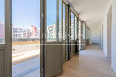 Apartamento de 2 dormitorios en venta en Barcelona, Cataluña, Spain № 2878 - foto 21