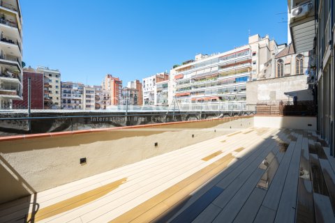 Apartamento de 2 dormitorios en venta en Barcelona, Cataluña, Spain № 2878 - foto 4